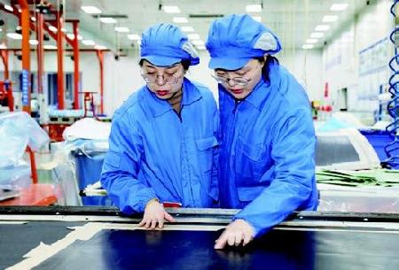 復(fù)合材料廠生產(chǎn)現(xiàn)場。