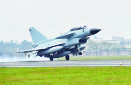 2019年最后一個(gè)飛行日，殲10飛機(jī)安全著陸。