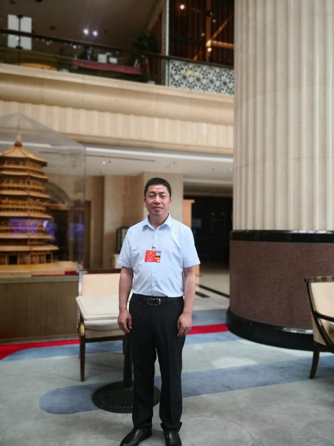 9.全國人大代表、航空工業(yè)陜飛部件廠飛機鉚接裝配鉗工趙平