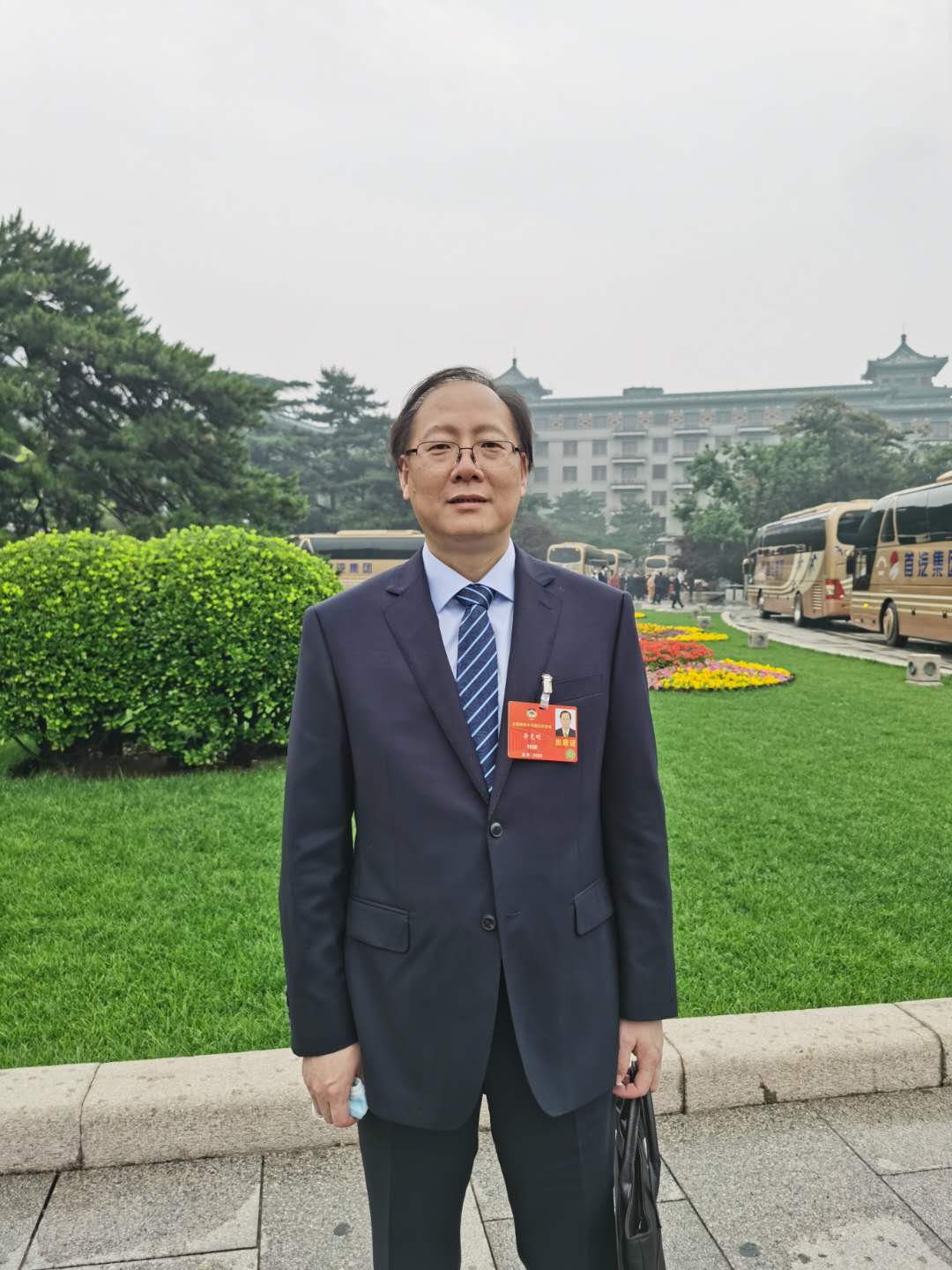 7.全國政協(xié)委員、航空工業(yè)沈飛副總經(jīng)理、總工程師李克明