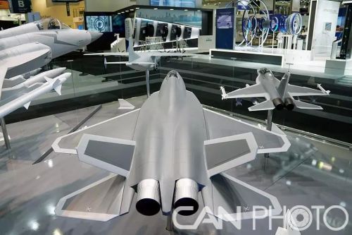 ?巴黎航展上的“鶻鷹”飛機(jī) ?巴黎航展上的“鶻鷹”飛機(jī)